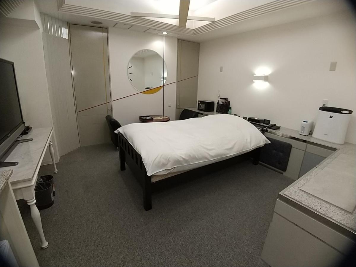 אוסקה Hotel Beni East (Adults Only) מראה חיצוני תמונה