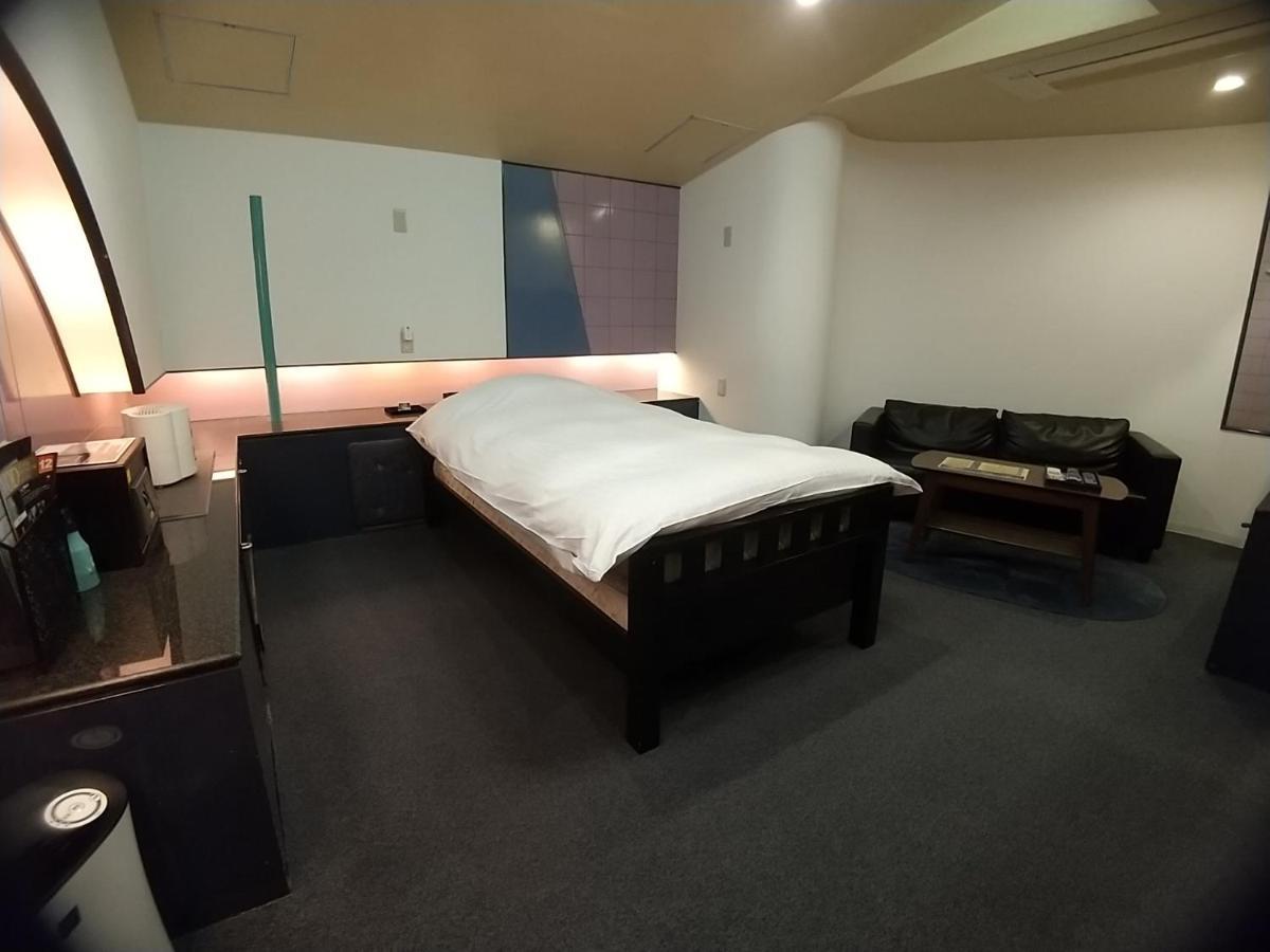 אוסקה Hotel Beni East (Adults Only) מראה חיצוני תמונה